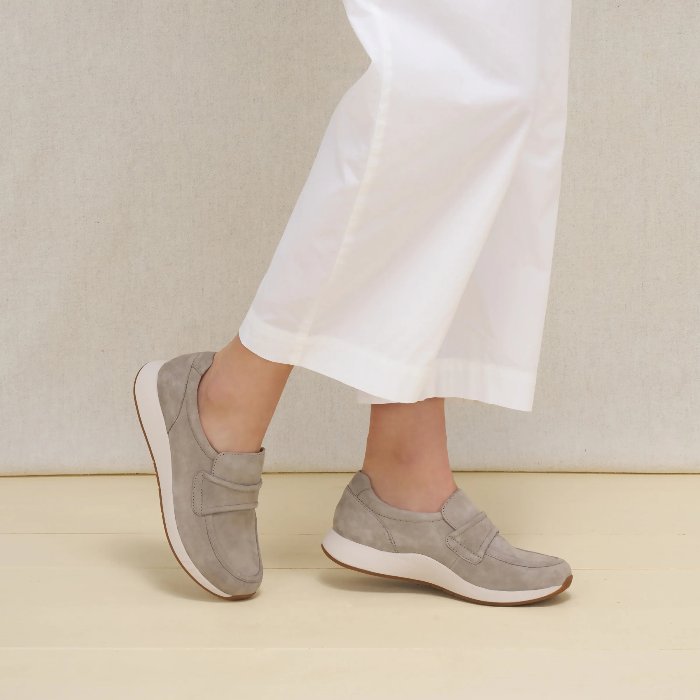 Clementine Light Grey Nubuck - Image 2