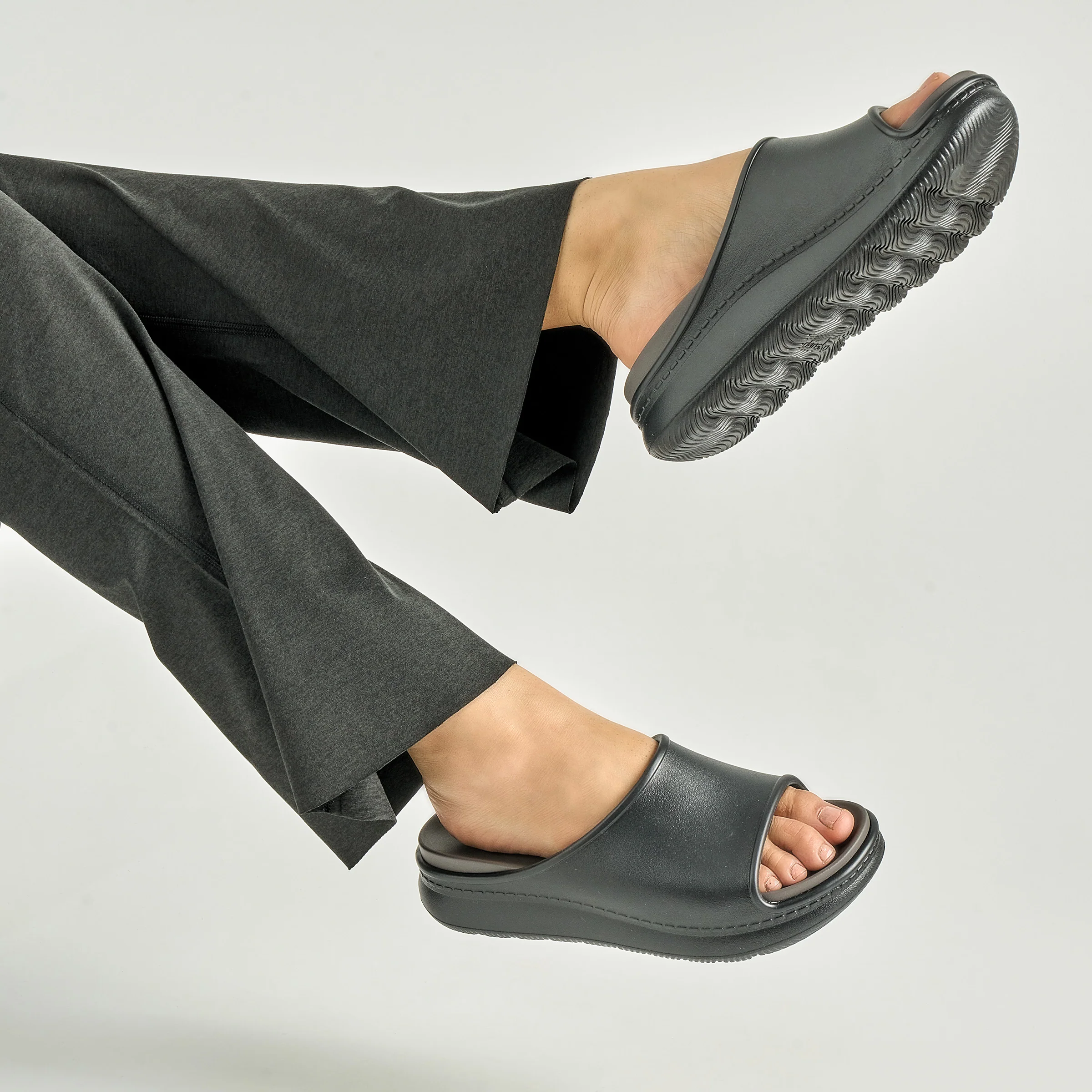 Devyn Black Molded - Image 2